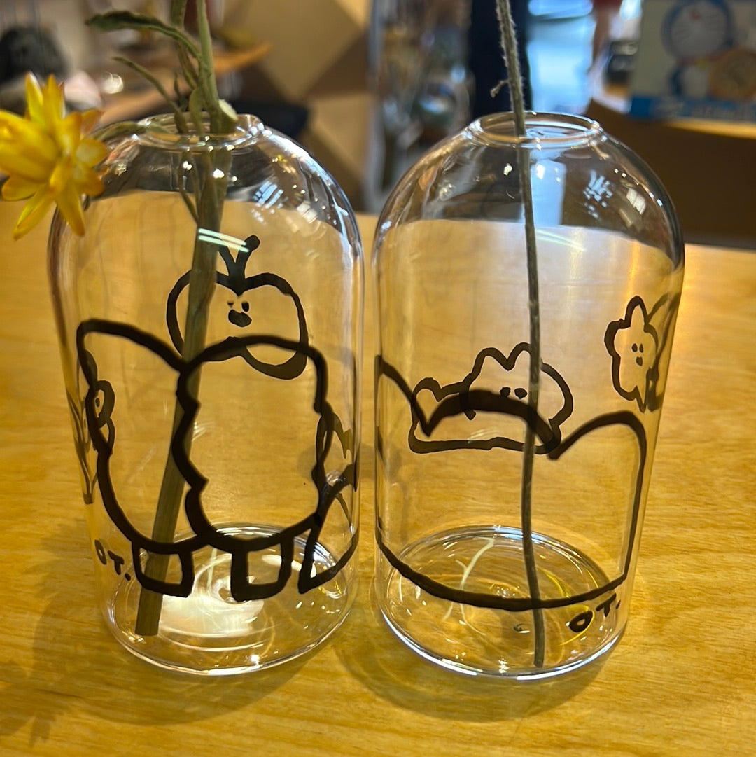 Oitama hand drawn glass vase