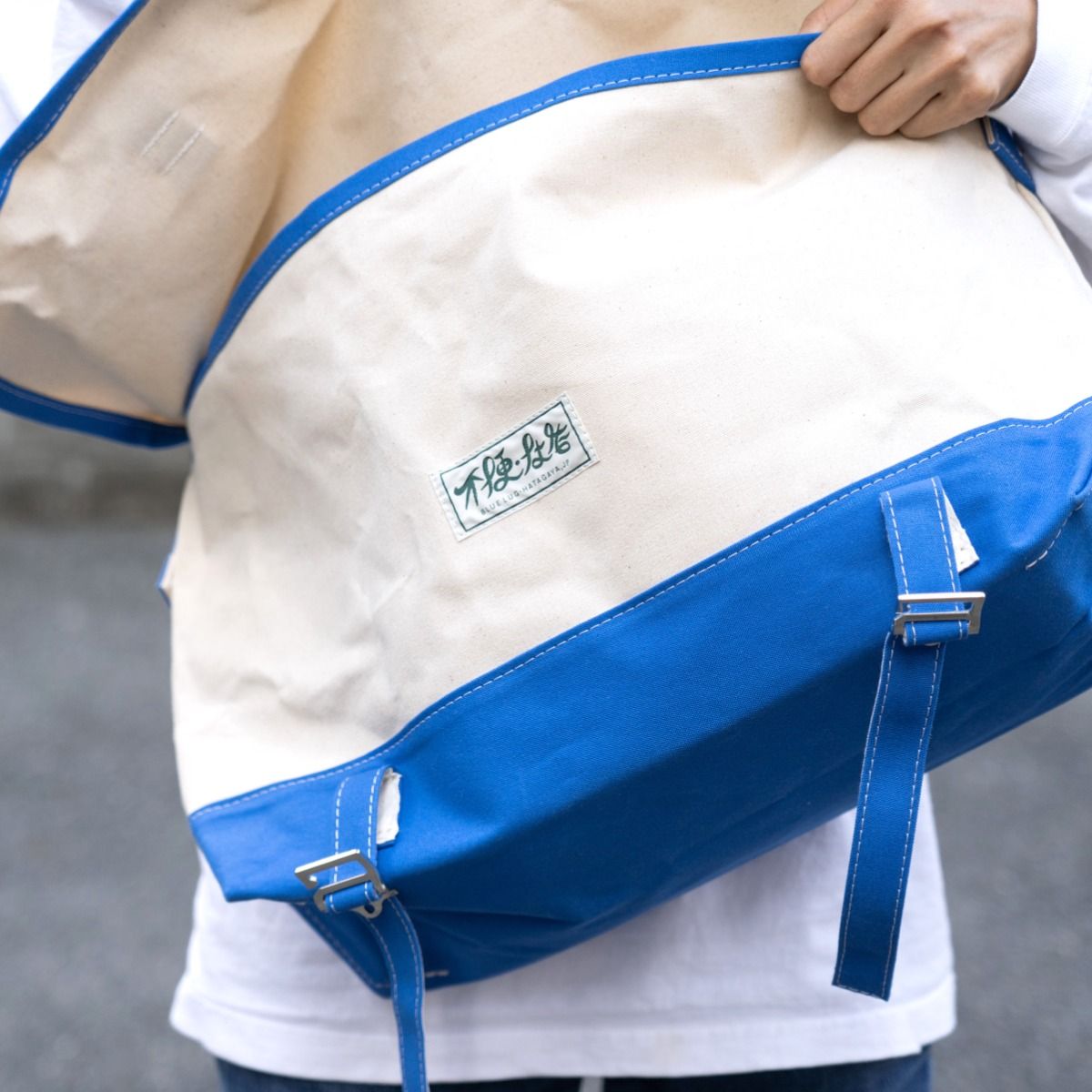 THE INCONVENIENCE STORE×BLUE LUG Messenger Bag - Blue – The 