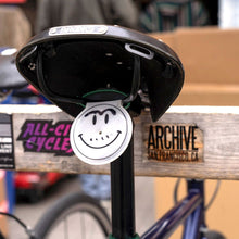 Load image into Gallery viewer, BLUE LUG Smile Reflector Clip
